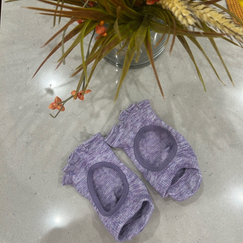 NWOT TOESOX Lavender Grip Socks PILATES, Yoga